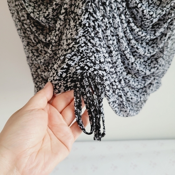 ☀️Forever 21 Black Floral Mesh Dress - Picture 4 of 7